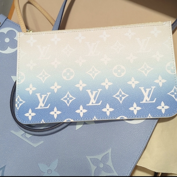 $SOLD OUT$Blue Tote & Lrg Pochette New w/ Box & Dustbag - Picture 1 of 16